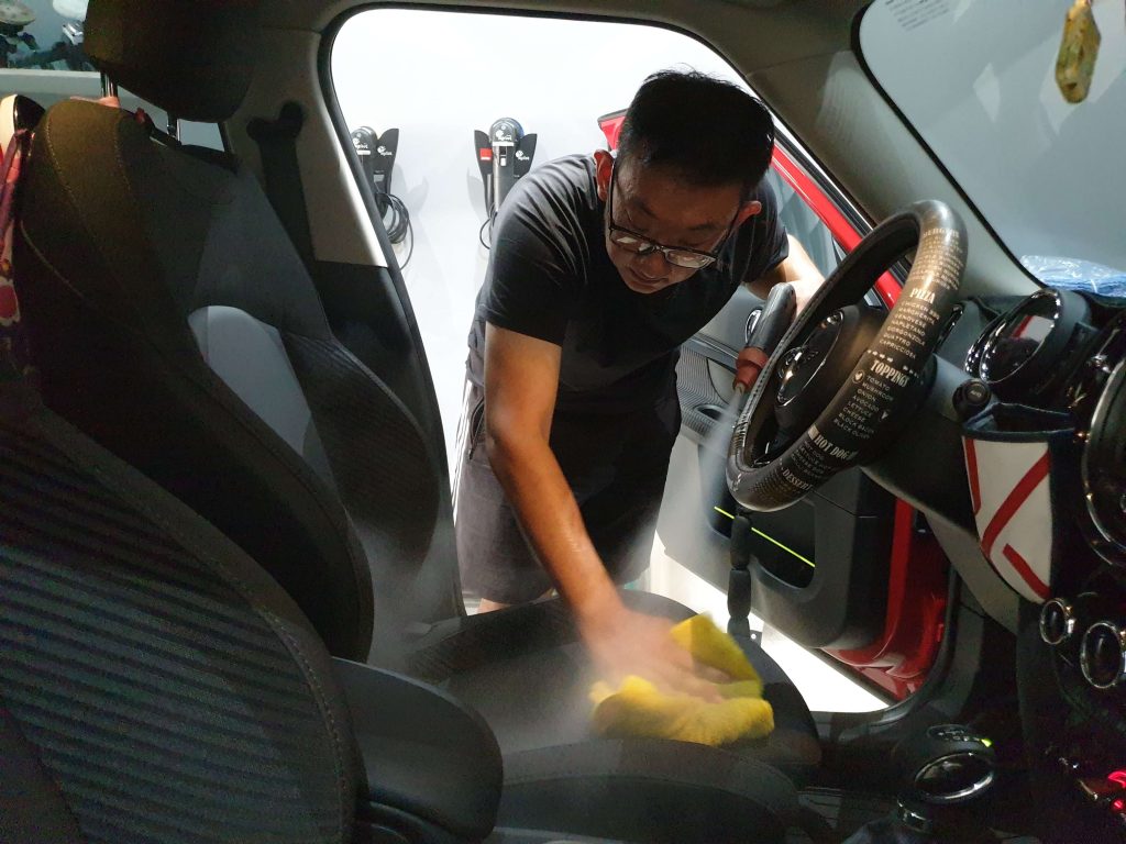 消除病毒、過敏原的好方法:汽車內裝深層清潔保養