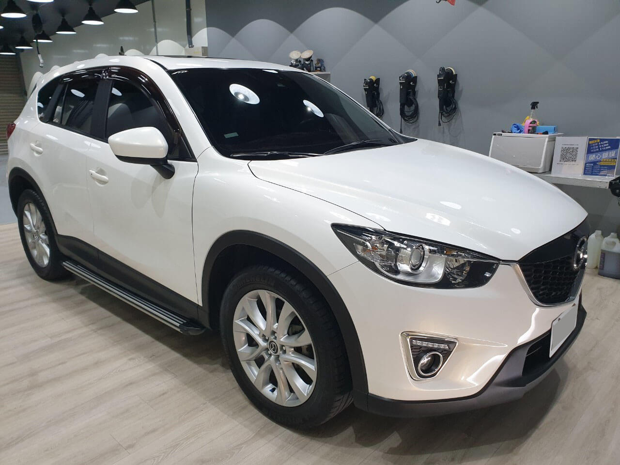 You are currently viewing 汽車專用玻璃清潔劑使用方式與產品推薦