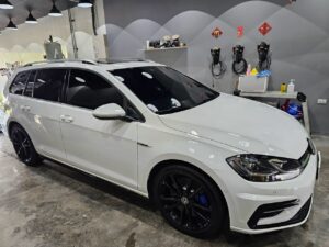 Read more about the article 台中大雅汽車玻璃鍍膜梅雨季限時優惠，全車玻璃鍍膜只要$2500，讓行車視野更清晰！