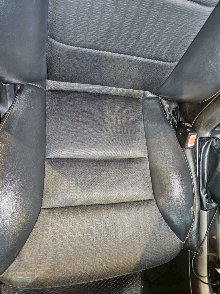 台中車內打翻牛奶處理推薦-老鄉榜樣汽車美容